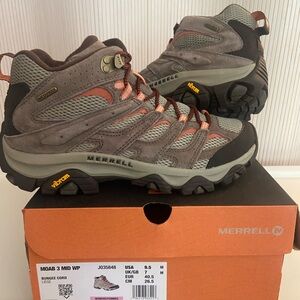 Merrell Moab 3 Mid WP women’s Hiking Boots
NEW.  Never wo